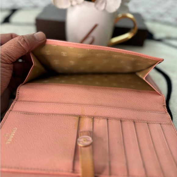 Authentic Chanel wallet in pink peach. - Picture 4 of 4